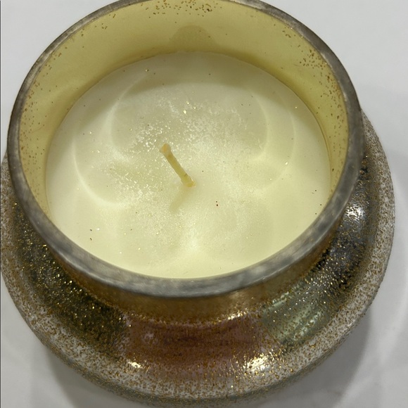 Capri Blue Crystal Pine 8 oz candle - Picture 4 of 5